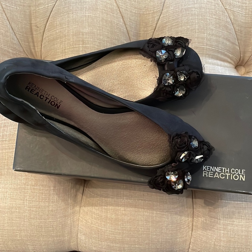 Kenneth Cole Reaction Flats